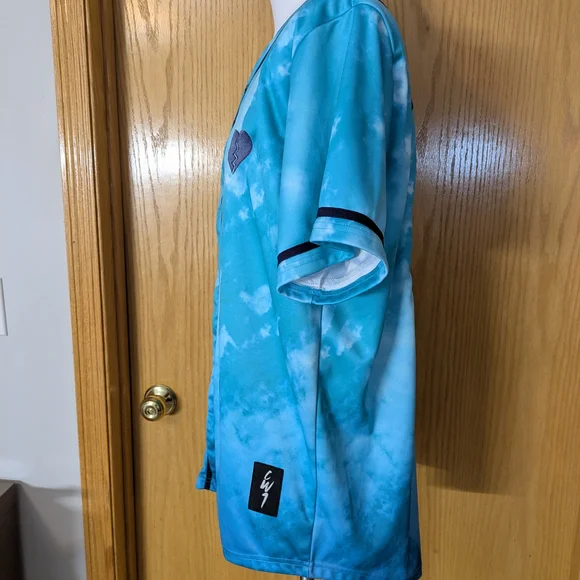 Blue Heart Embroidered Men's Shirt - Picture 6 of 12